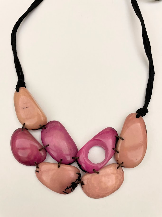 Collana lunga etnica in tagua rosa MOOD