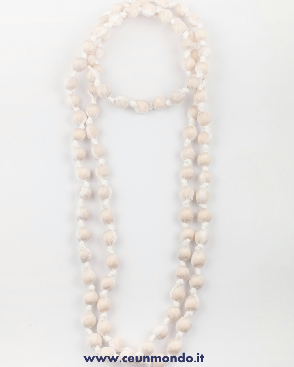 Collana in seta bianca nodi