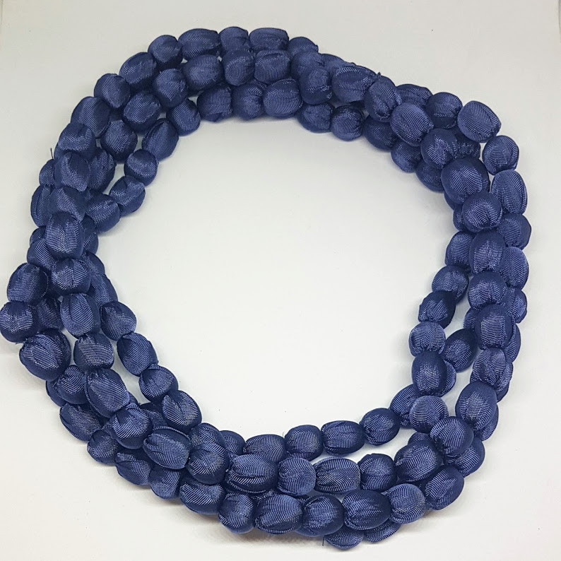 Collana in seta Blu scuro perle piccole