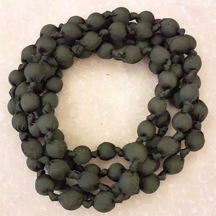 Collana in seta Doan nodi Grigio verde