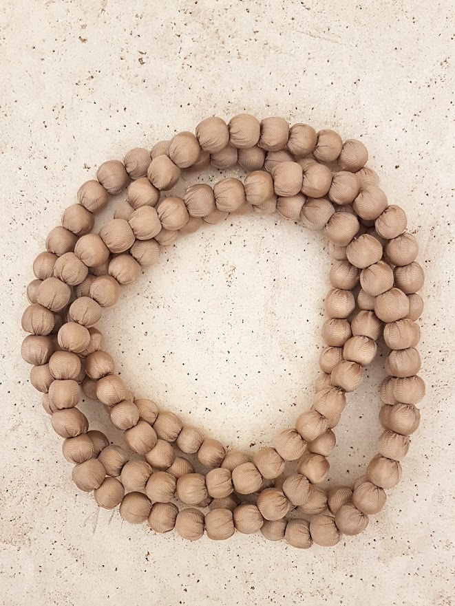 Collana in seta sabbia