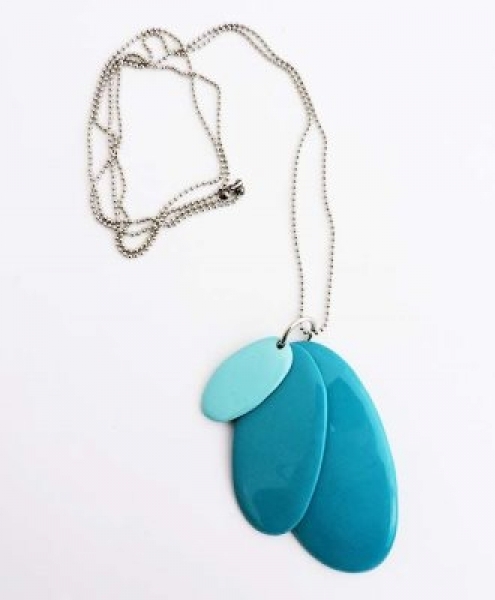 Collana lunga con dischi di totumo ovoidali dipinti e laccati Azzurra Alas