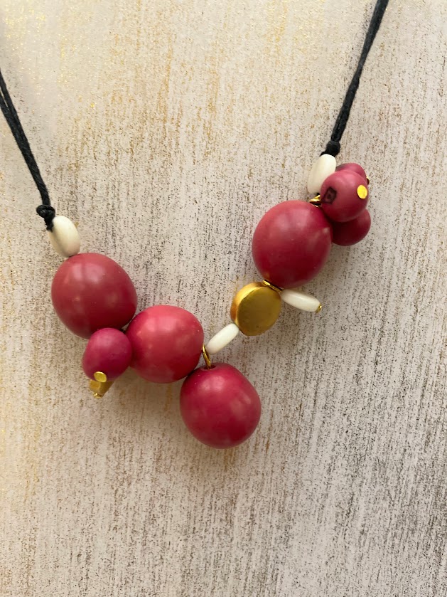 Collana con perle di Chicon e dischi dorati Margarita Fucsia