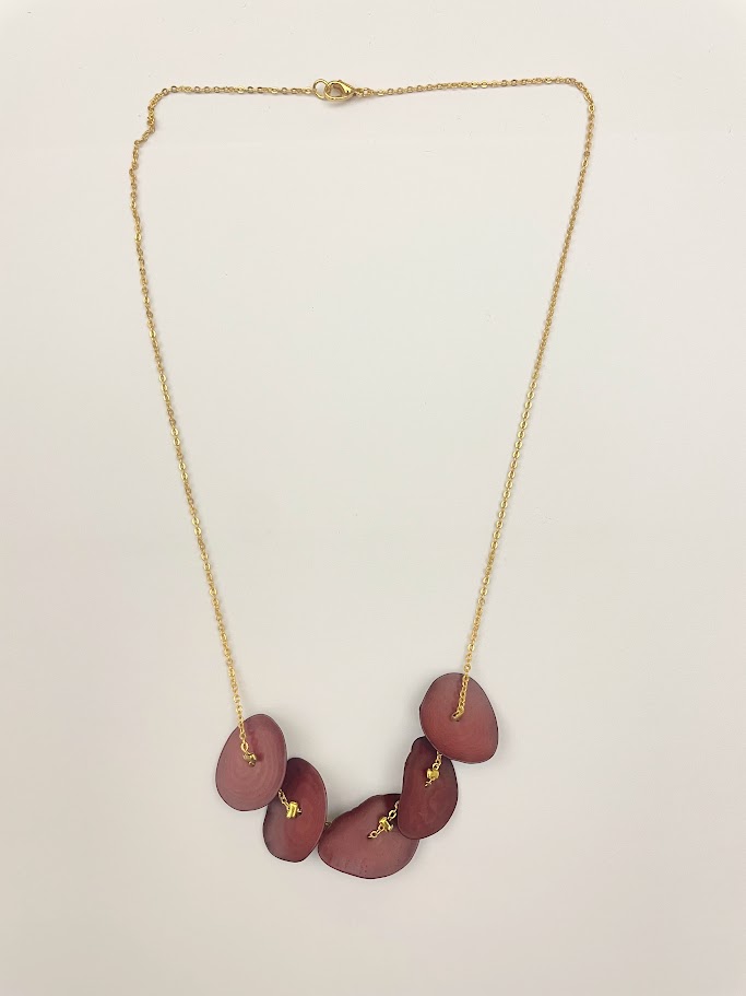 Collana con petali di tagua Rosso