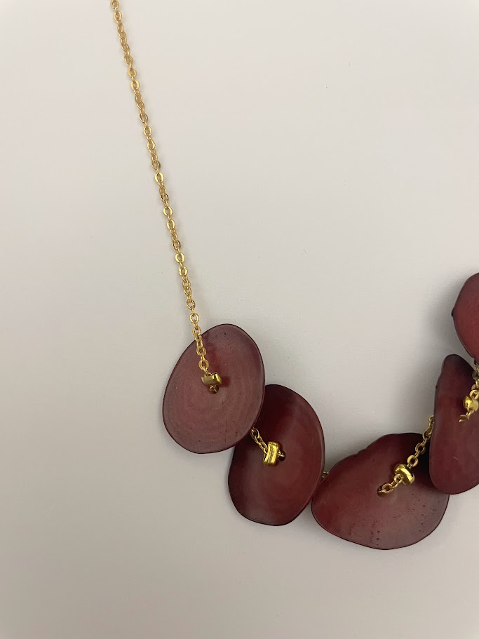 Collana con petali di tagua Rosso