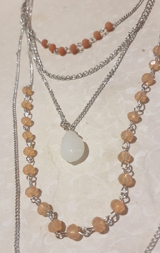 Collana 5 catenine argentate e pietre quarzo rosa - On Earth