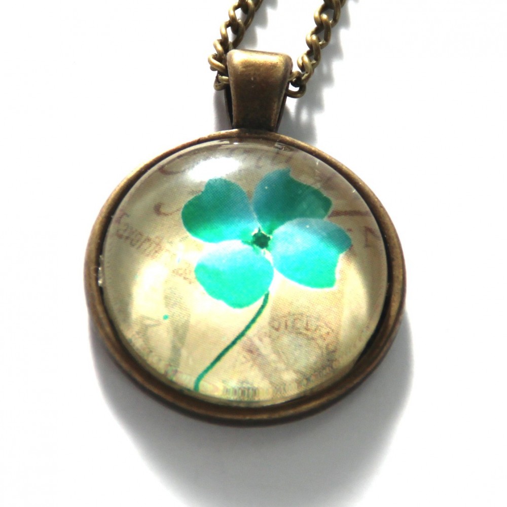 Collana con medaglione quadrifoglio