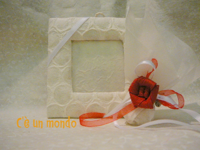 Cornice portafoto Neve con portaconfetti fiore rosso