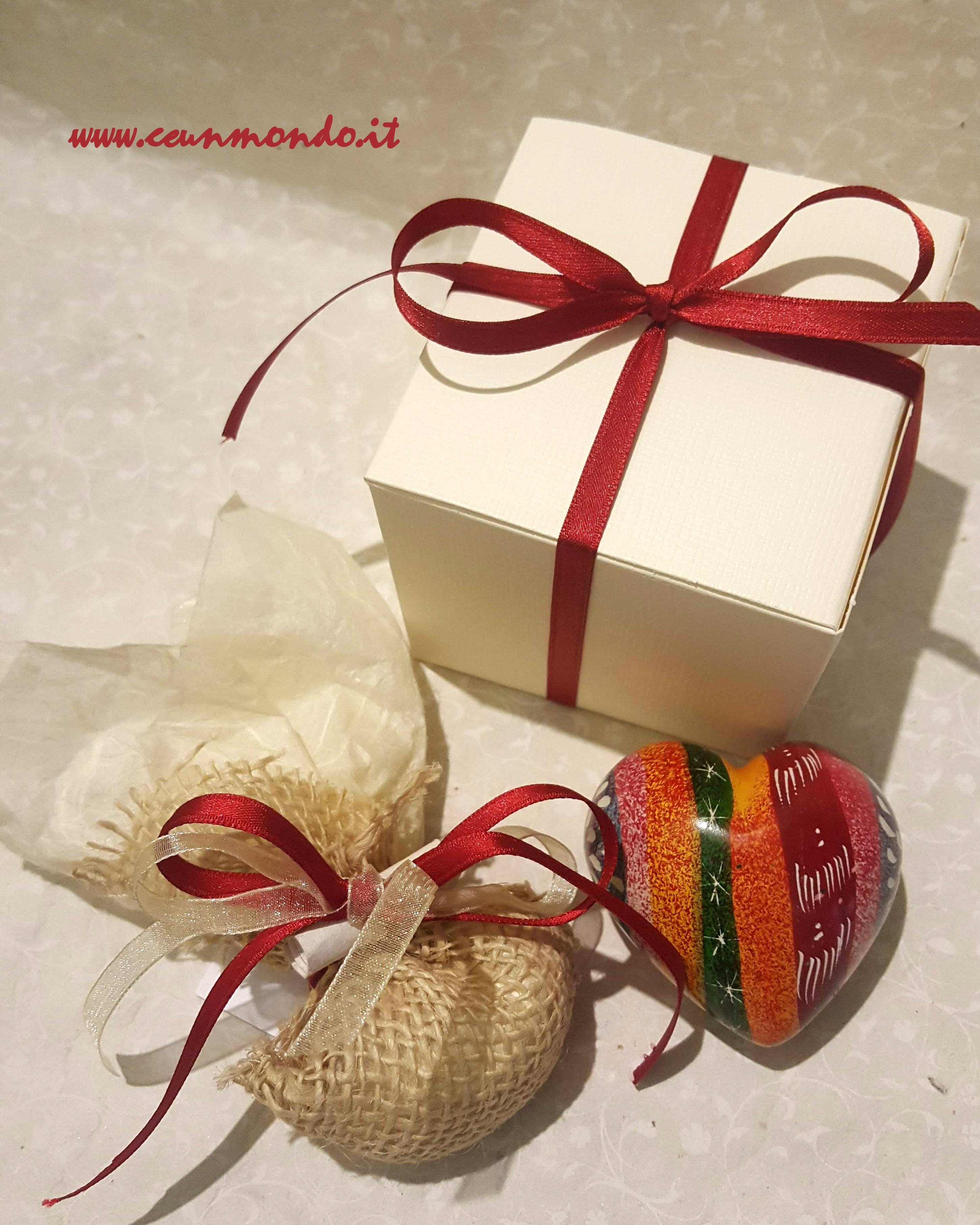 Bomboniera cuore in pietra saponaria 6x6cm con porta confetti in scatola