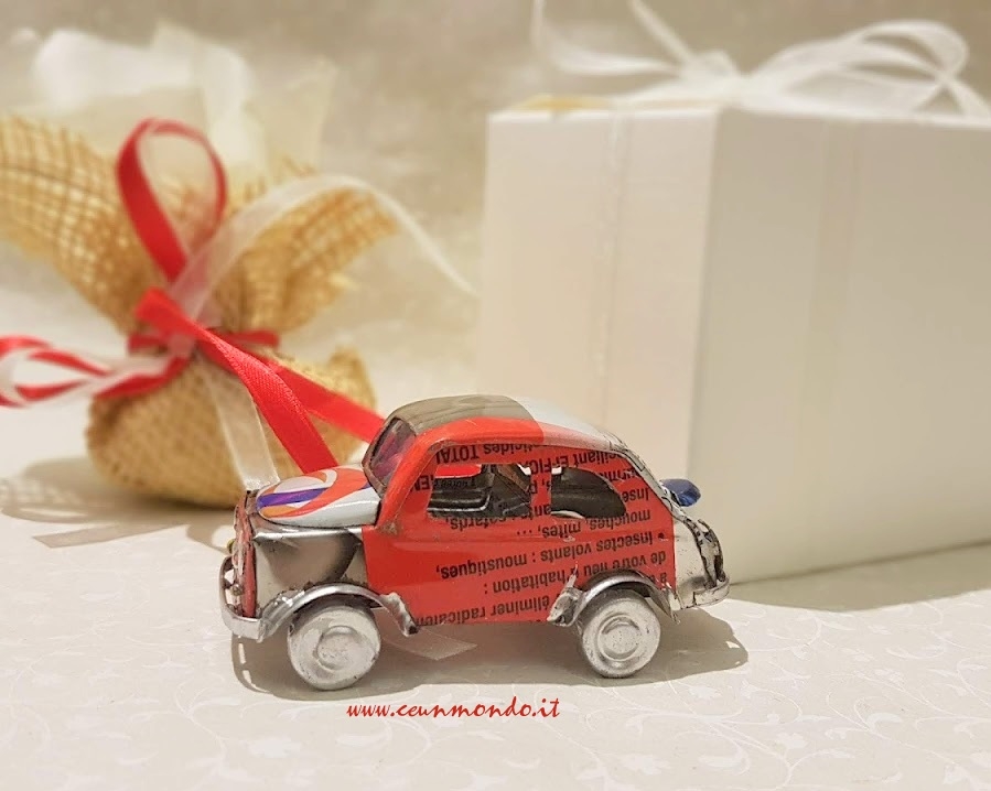 Macchinina FIAT 500 con portaconfetti juta nastri e scatolina 8x8 con nastro