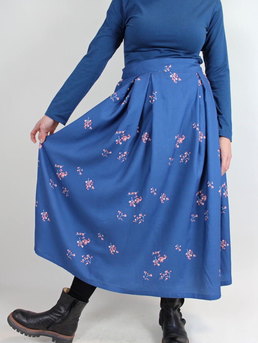 Gonna lunga fantasia Arnica Berries Azzurra 100% viscosa, On Earth Ethical Fashion.