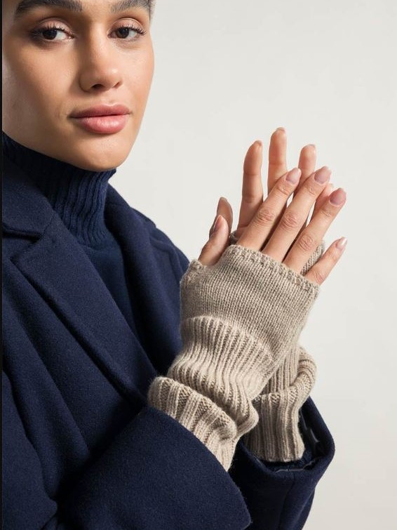 Guanti senza dita in cashmere rigenerato Tamara beige Rifò.