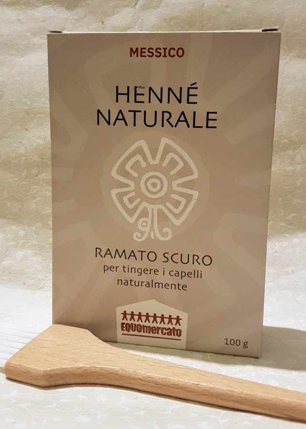 Hennè ramato scuro per tingere naturalmente