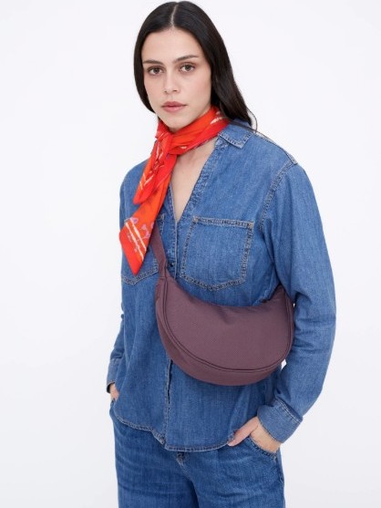 Borsa marsupio mezzaluna LUA in tessuto ecofriendly Maroon bordeaux Lefrik.