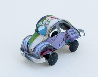 Macchina in latta riciclata 2CV