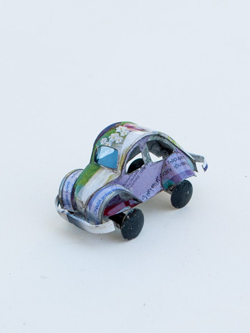 Macchina in latta riciclata 2CV
