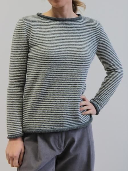 Maglione girocollo Edera in baby alpaca righe grigio bianco On Earth
