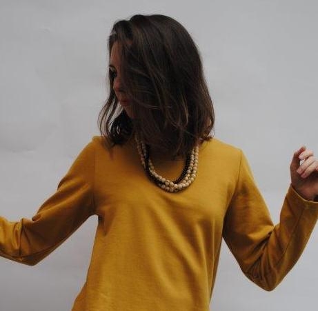 Maglia girocollo ampio in caldo cotone biologico Sachita Gialo oro