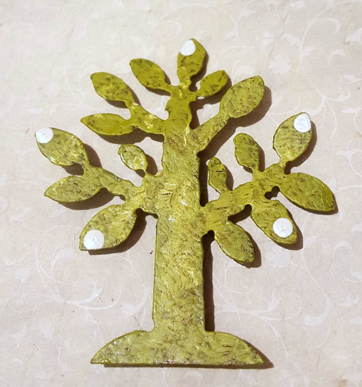 Calamita albero in ferro riciclato dipinto a mano
