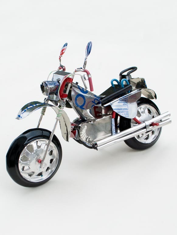 Moto in latta riciclata grande