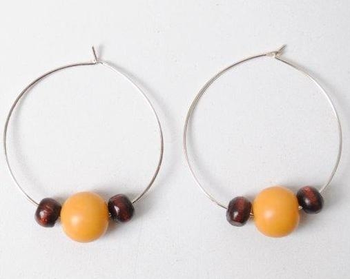 Orecchini ad anello con perle di acai e legno Albicocca