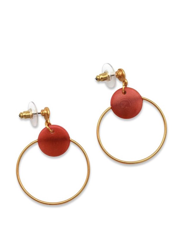 Orecchini cerchio dorato con disco di tagua Rosso