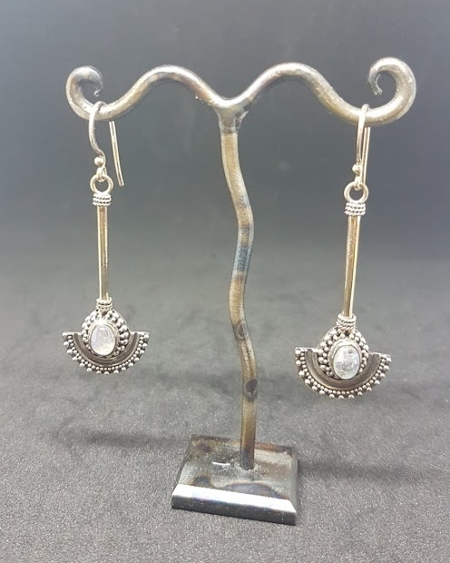 Orecchini pendenti lunghi in Argento con decorazione a ventaglio e pietra ovale 53mm