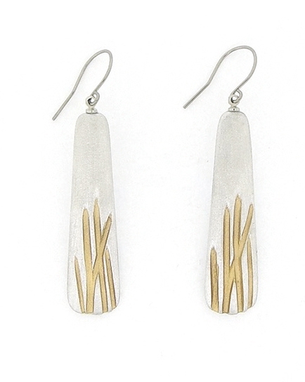 Orecchini lunghi design in alluninio satinato inciso in silver e oro - Culture Mix
