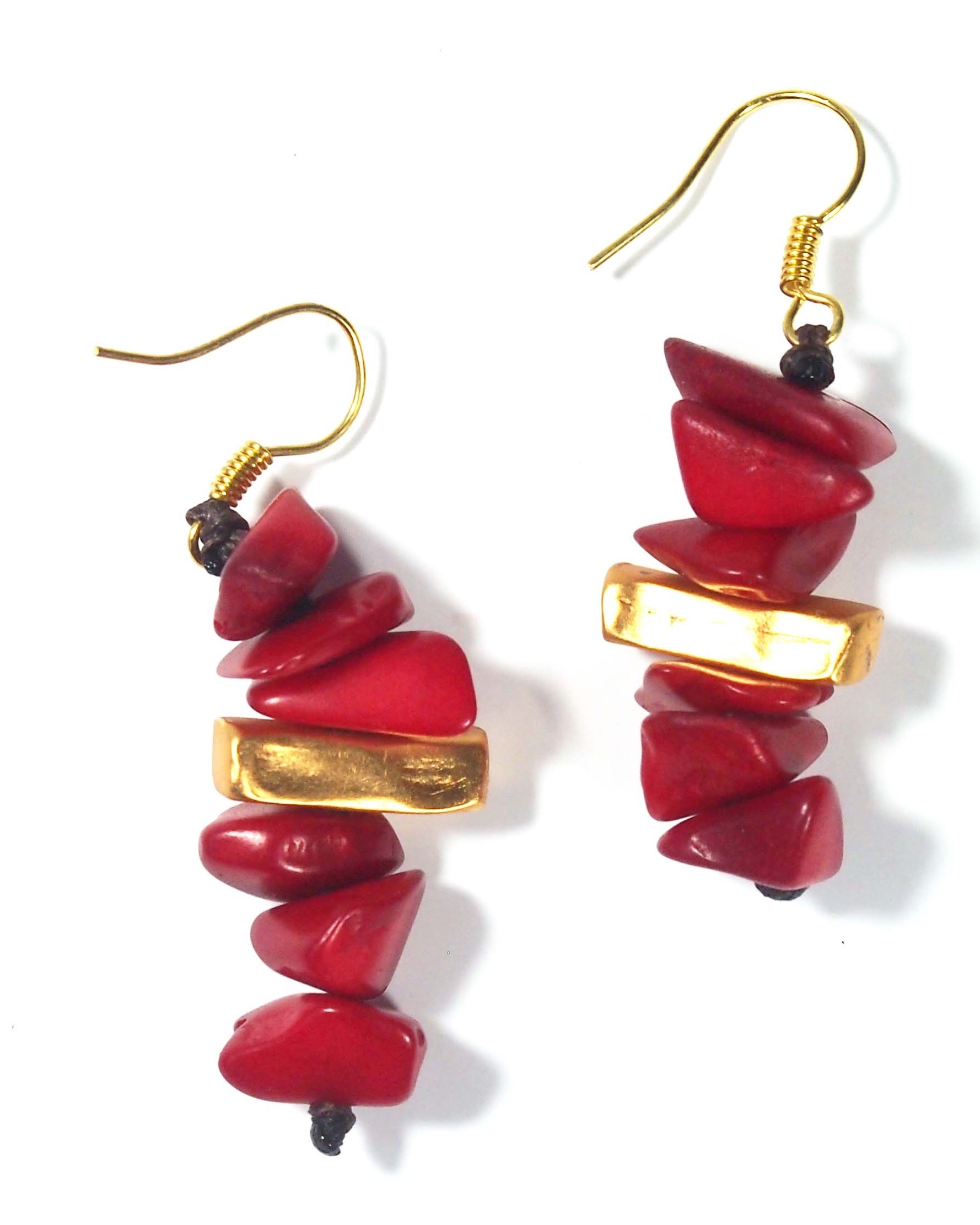 Collana girocolo di semi di chicon Rossa e 3 perle placcate oro Luce