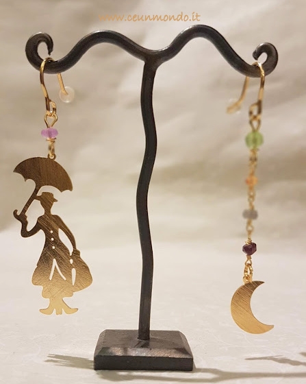 Orecchini Mary Poppims con luna crescente lunghi in ottone - Barbara Burgio