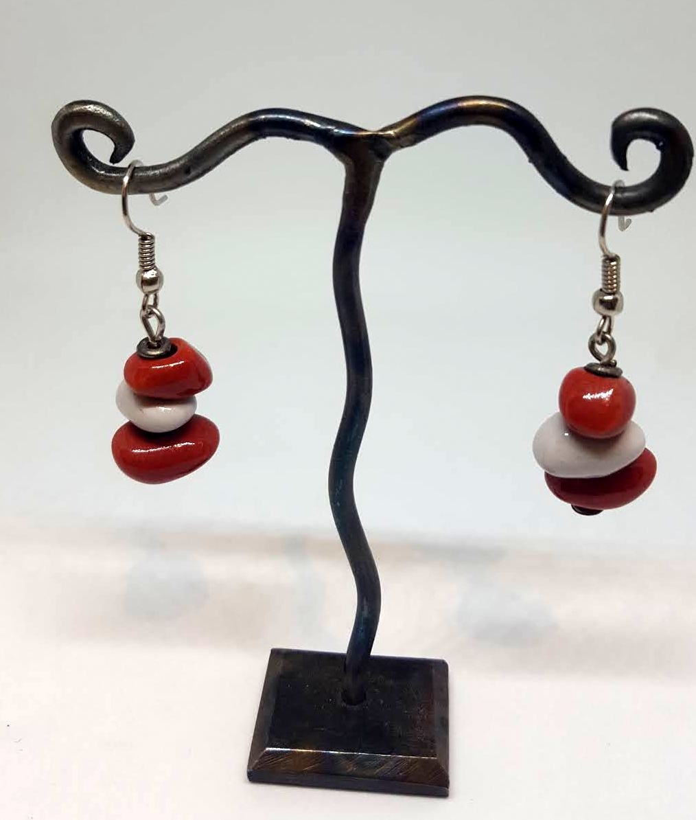 Orecchini pendenti in ceramica rosso e bianco