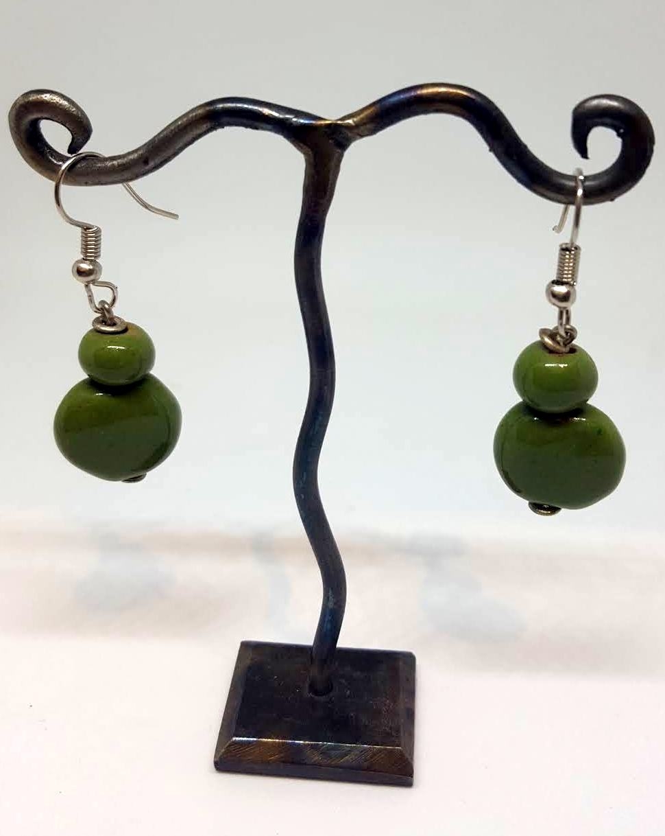 Orecchini pendenti in ceramica verde oliva