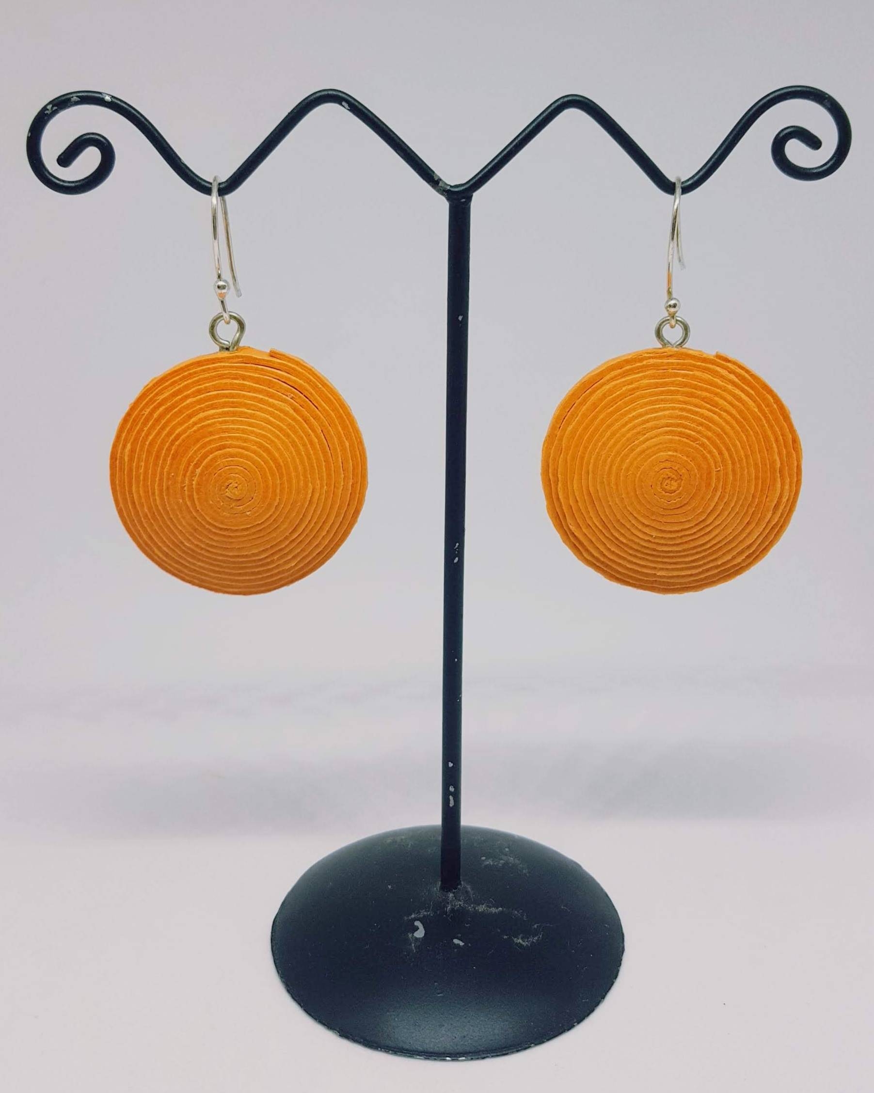Orecchini pendenti rotondi in carta di cotone e gancio in argento Disc arancio - Nicitta