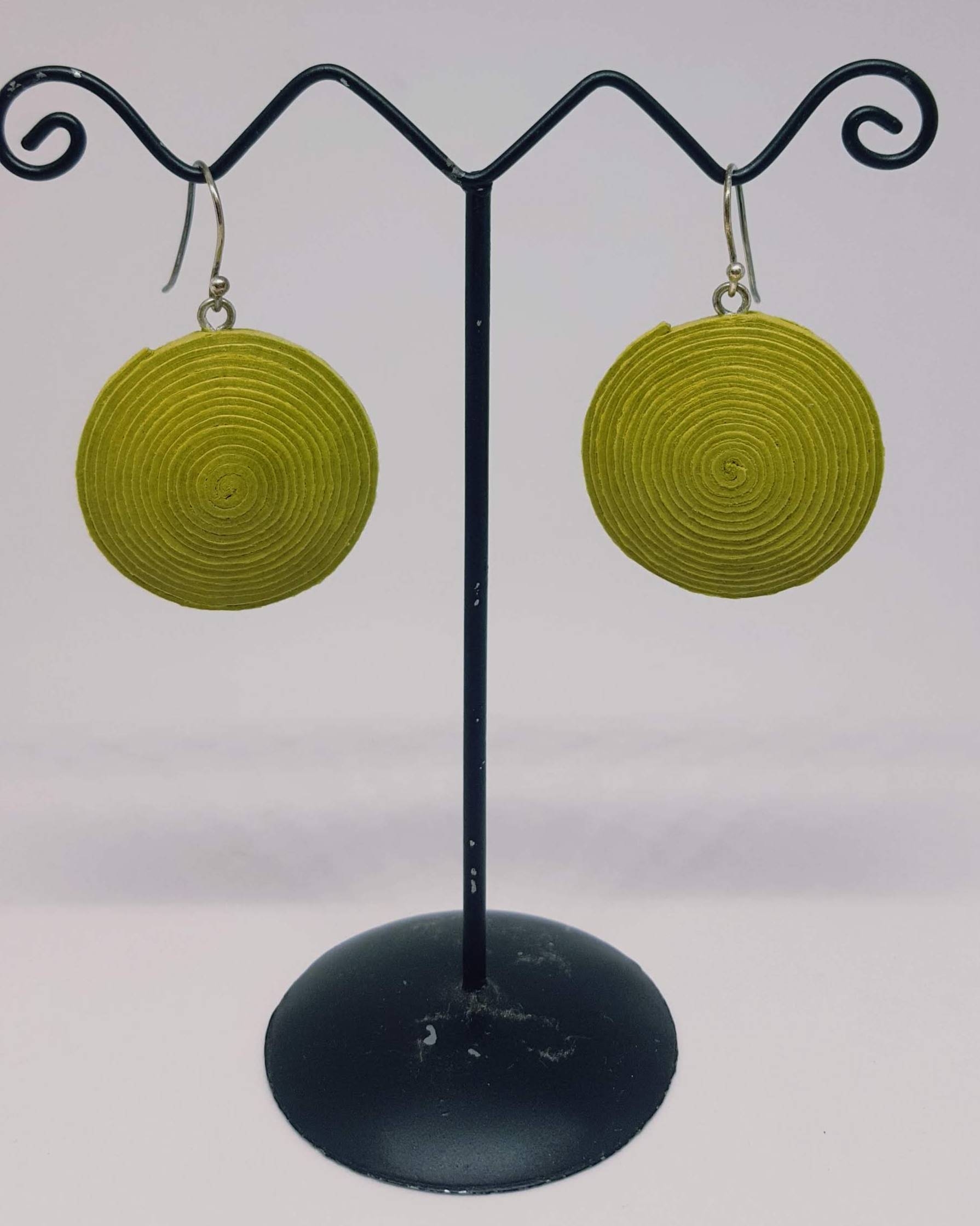 Orecchini pendenti rotondi in carta di cotone e gancio in argento Disc verde prato - Nicitta