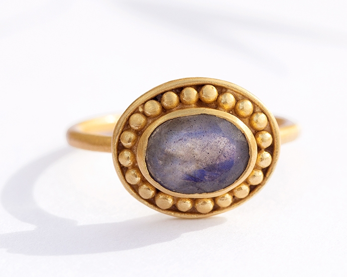 Anello dorato a corona con pietra labradorite placcato oro - Mandum