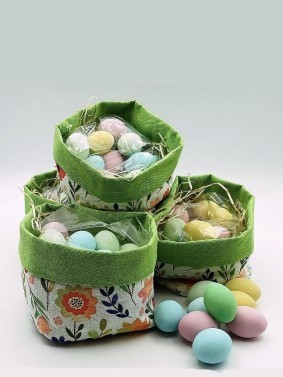 Ovetti di Pasqua confettati colorati in cestino di cotone colorato