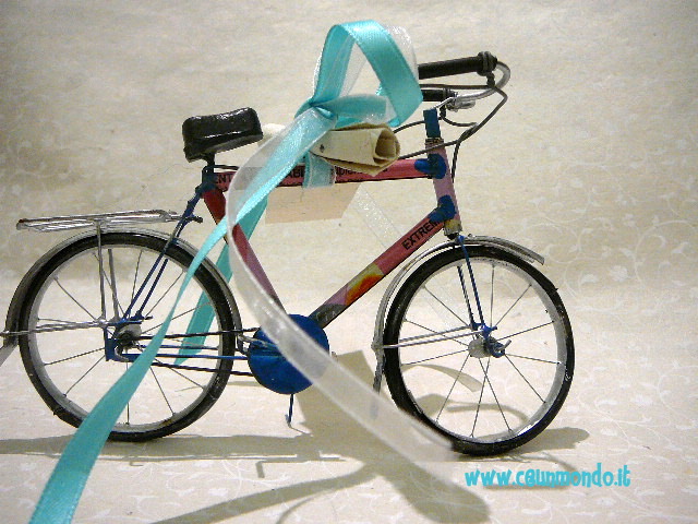 Bicicletta bomboniera con nastri