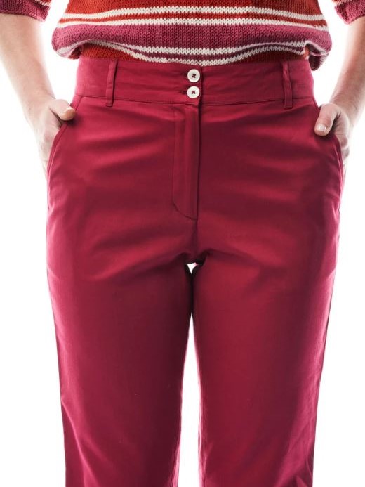 Pantaloni a carota in cotone satin rosso Carrot - On Earth
