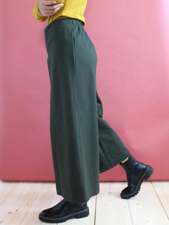 Pantaloni cropped donna in un cotone felpato VELE verde scuro.