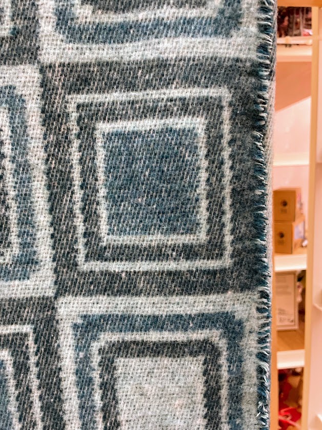 Plaid divano, in misto lana rigenerata Azzurro geometrico - BEATCOLLECTION