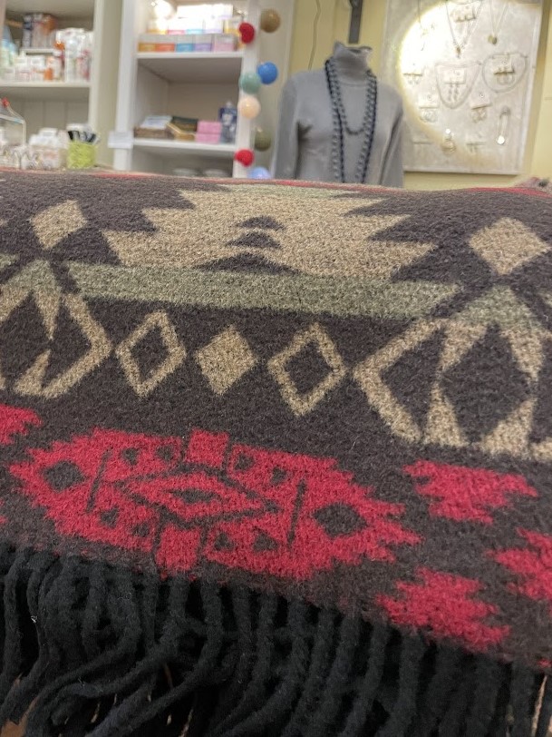 Plaid Navajo in misto lana rigenerata Marrone beige rosso.