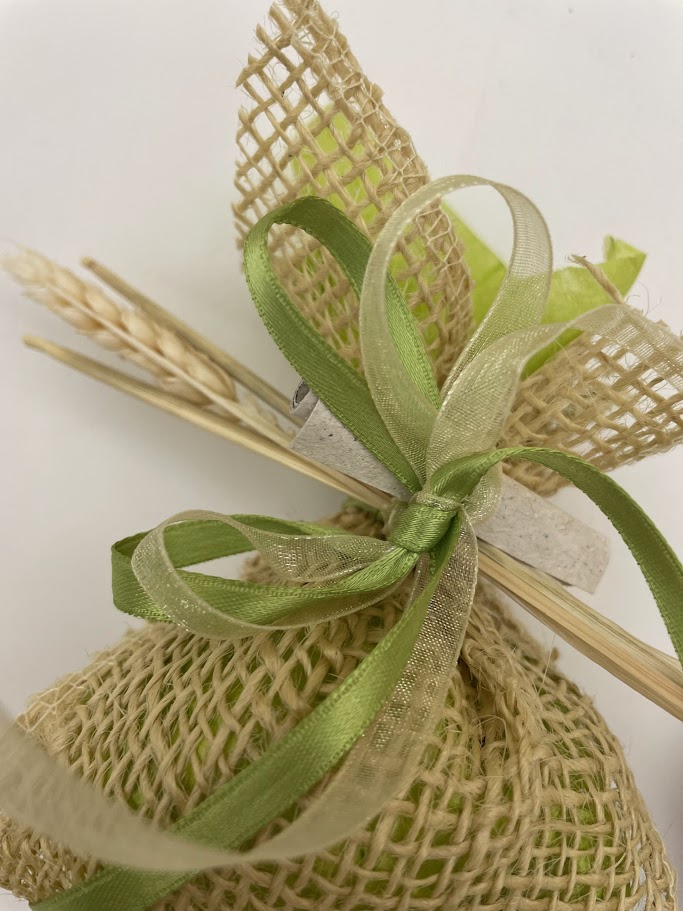 Bomboniera porta confetti cuore medio con spiga di grano e nastri