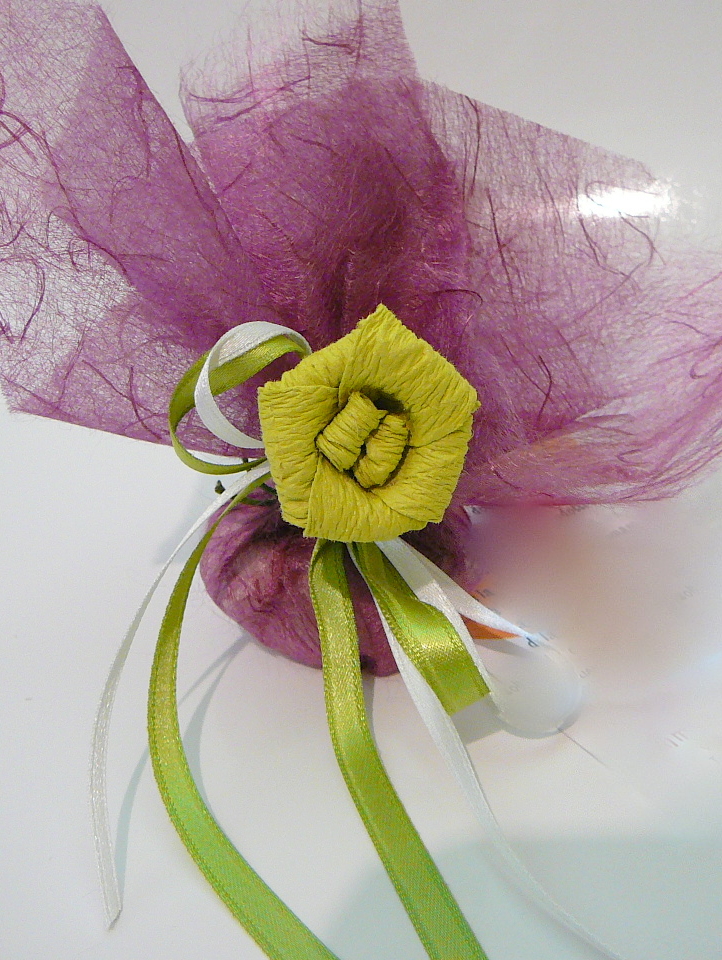 Portaconfetti viola con fiore verde