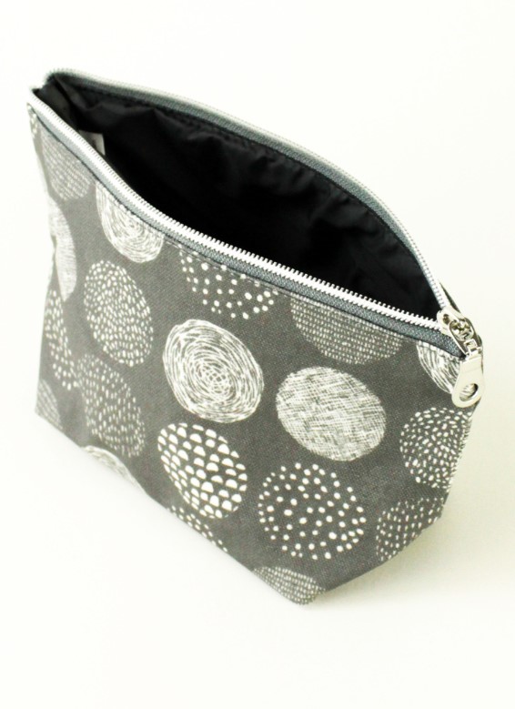 Trousse in tessuto impermeabile (dettaglio apertura) - Smilla