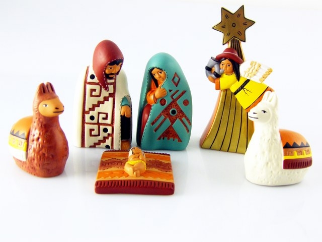 Presepe grande con figure stilizzate ambientato in Perù 6 figure