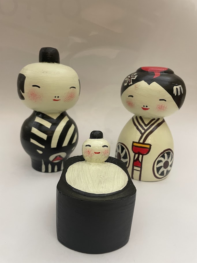 Presepe giapponese KOKESHI in legno, versione in nero