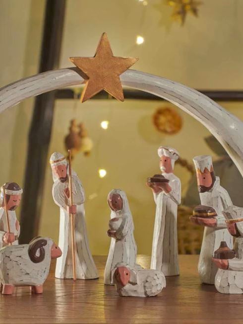 Presepe grande in legno intagliato dipinto bianco con 8 personaggi