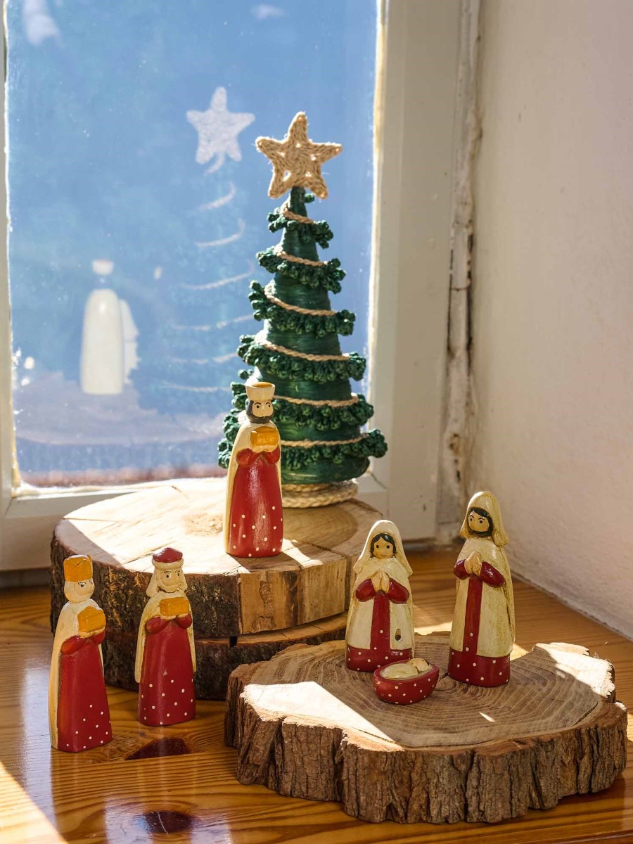 Presepe in legno di albasia Rosso Pois 6 personaggi