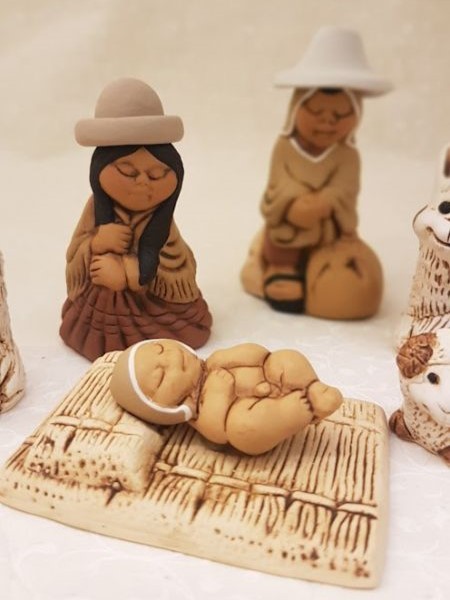 Presepe peruviano con 6 figure distinte in ceramica color Beige