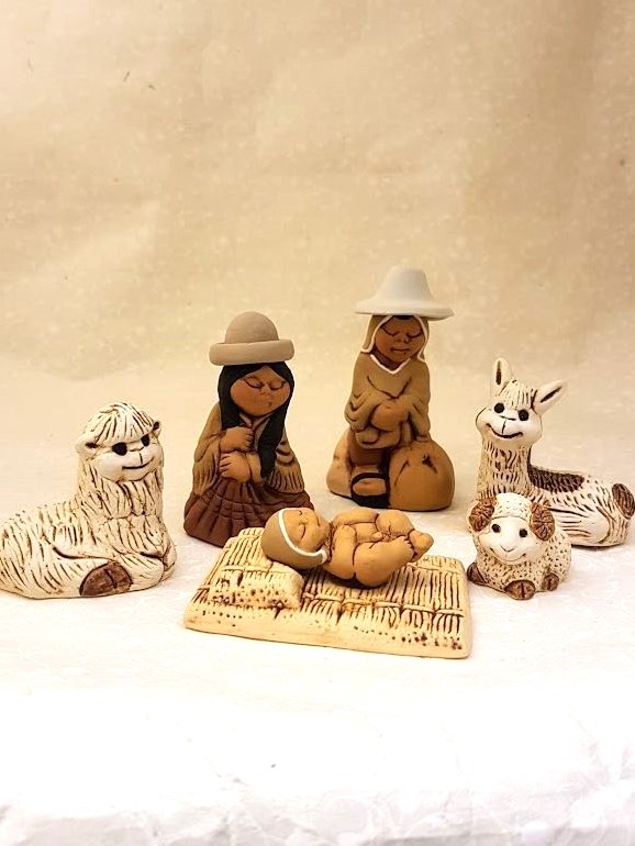 Presepe peruviano con 6 figure distinte in ceramica color Beige
